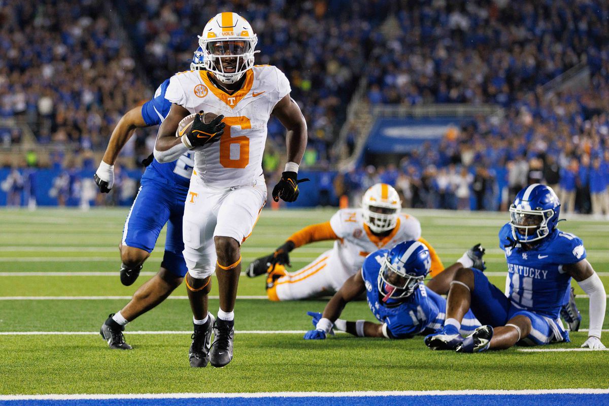 Kentucky wins top-10 battle, Tennessee remains undefeated on